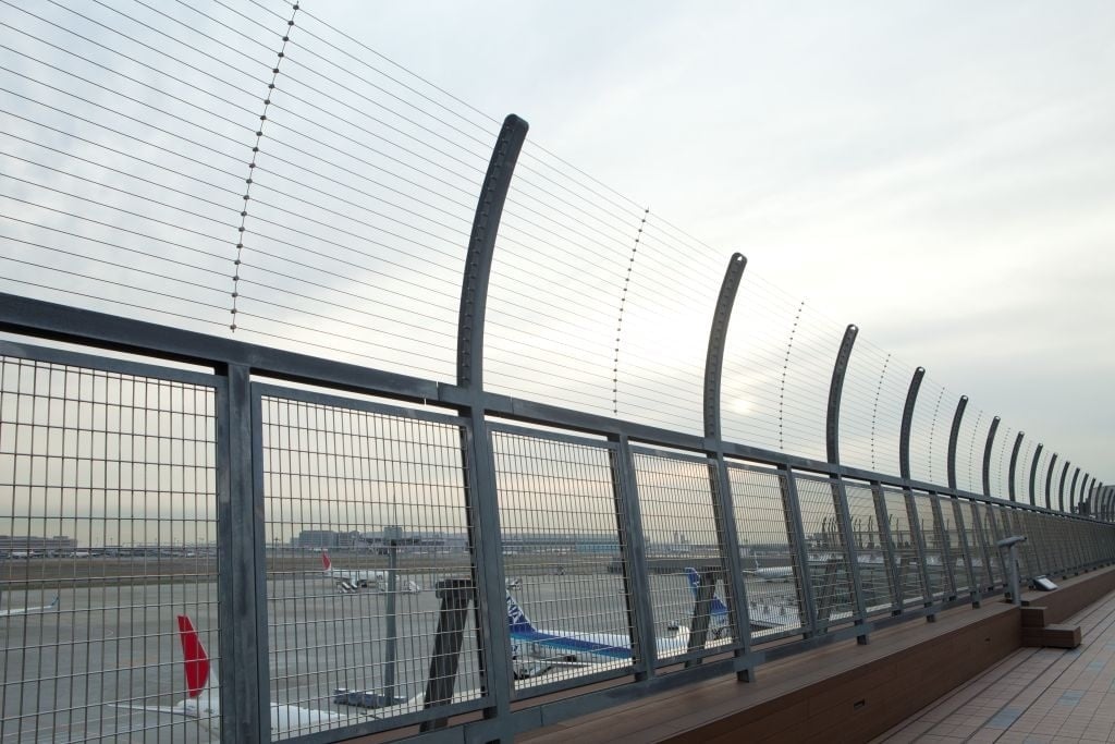 落下防止柵 羽田空港